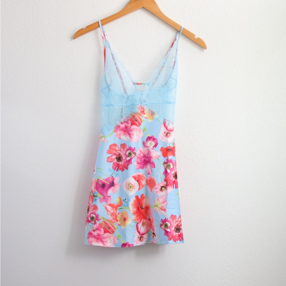 Victoria’s Secret Spring Floral Night Dress Sz: no tag
